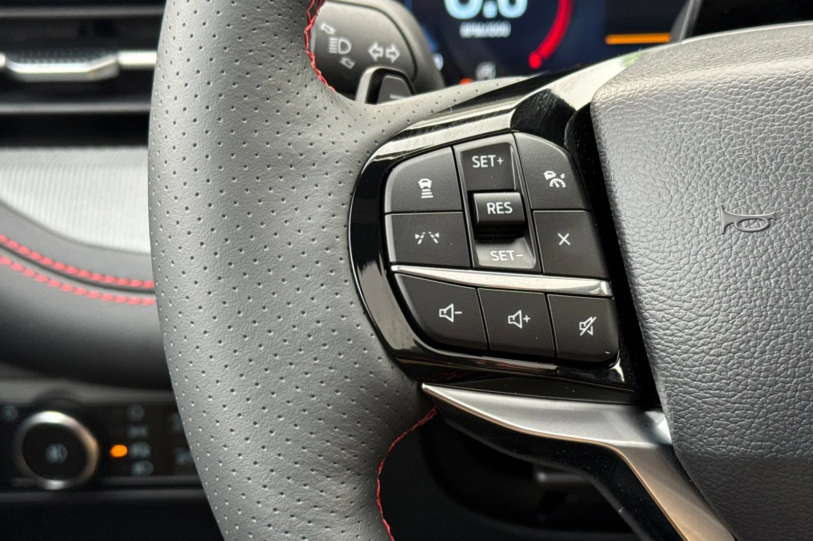 2026 Ford Explorer ST - Photo 30