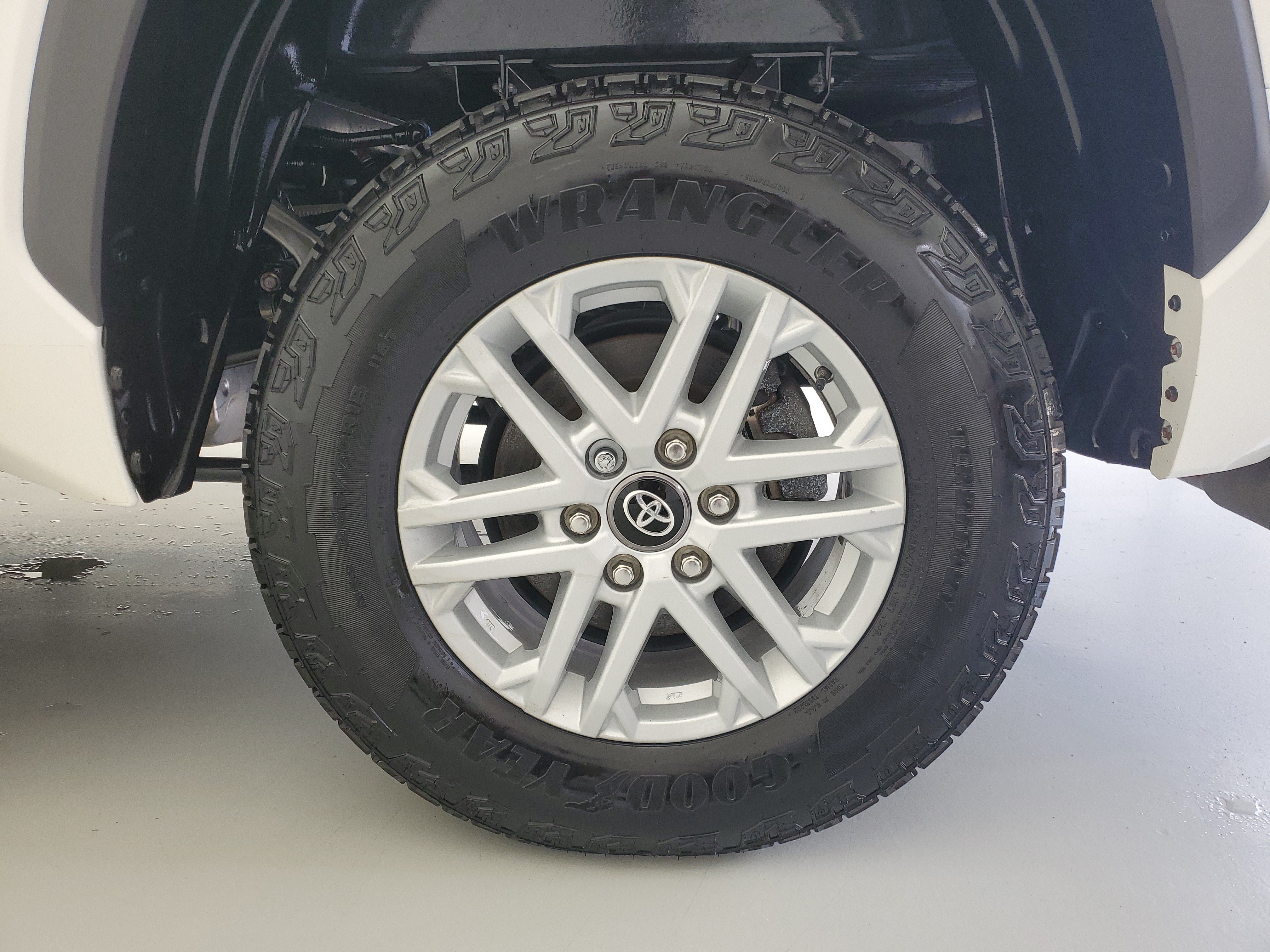 Used 2025 Ice Cap Toyota SR5 image 12