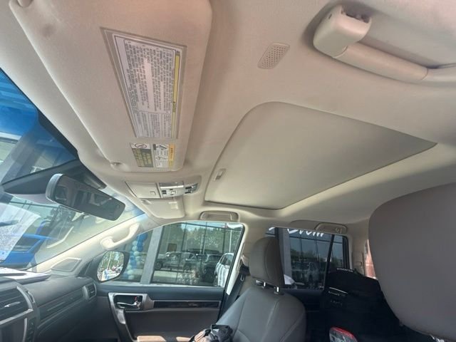Used 2020  Lexus 460 image 11