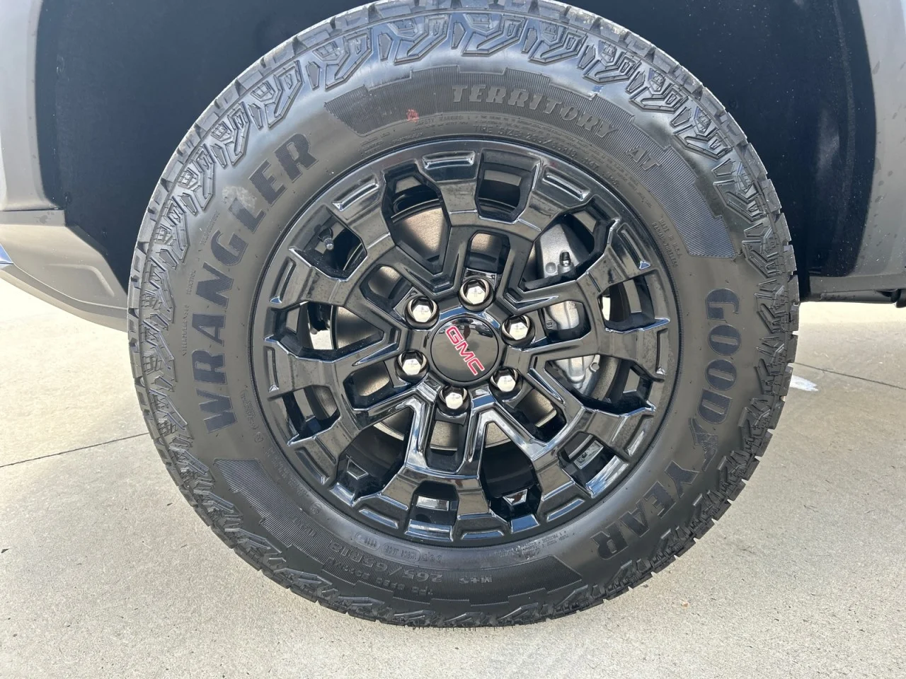 New 2026 Rapids Metallic GMC Elevation image 9