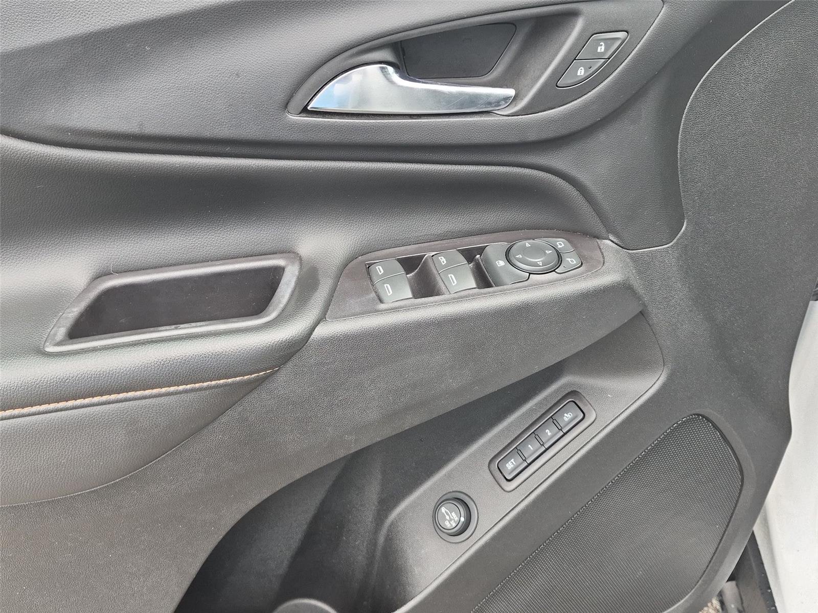 Used 2019 Iridescent Pearl Tricoat Chevrolet Premier image 16