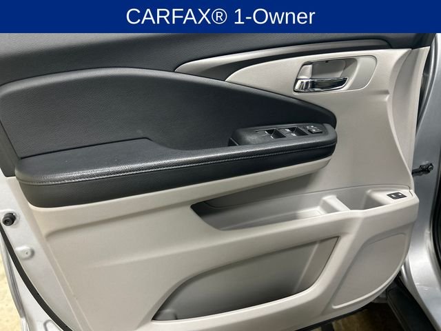 Used 2018 Silver Honda EX-L image 12