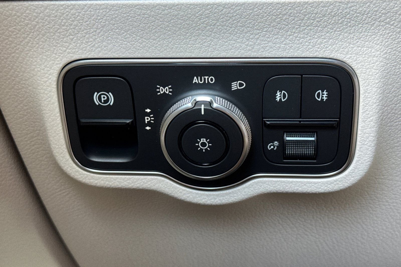 New 2026 Polar White Mercedes-Benz GLA 250 image 29