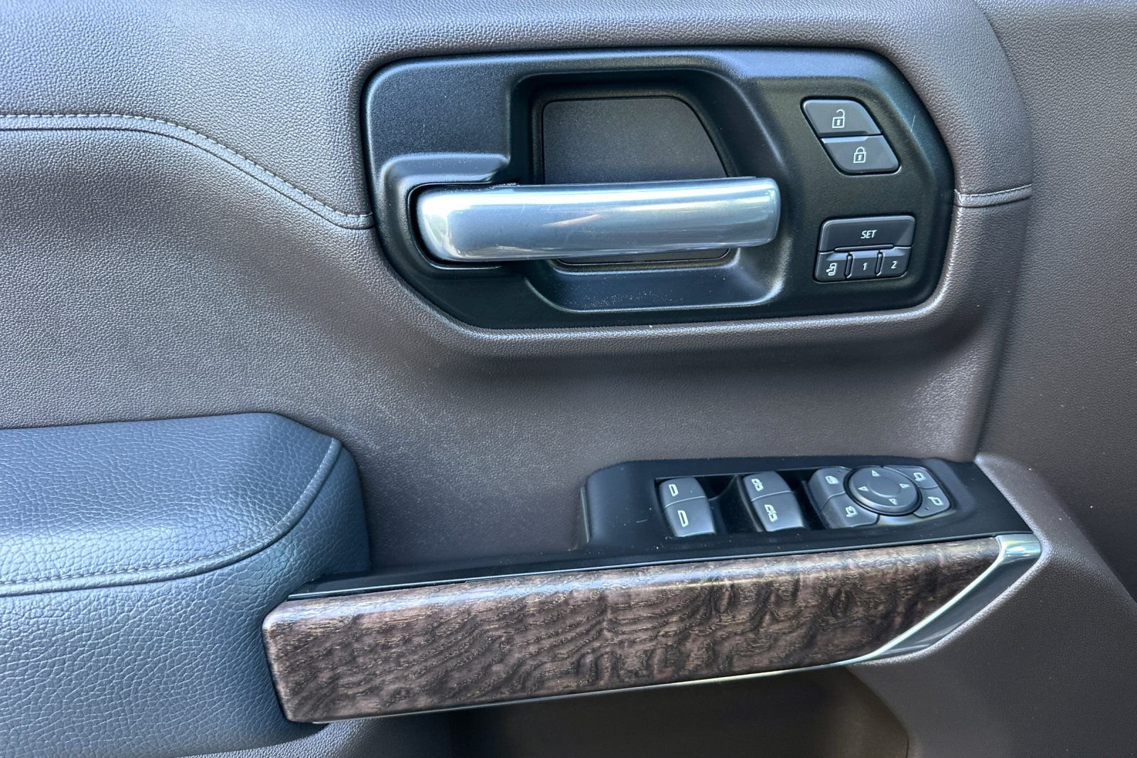 Used 2019  GMC Denali image 11