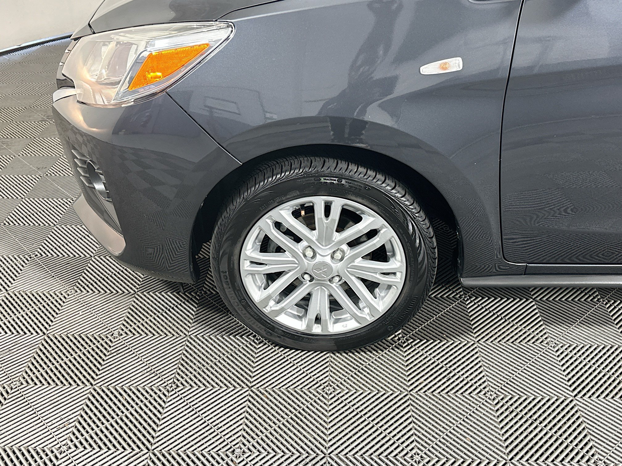 Used 2024 Black Mitsubishi ES image 11