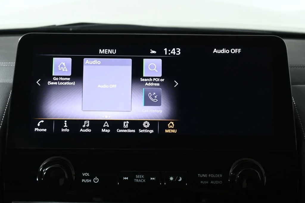 Certified Used 2023 White INFINITI LUXE image 21