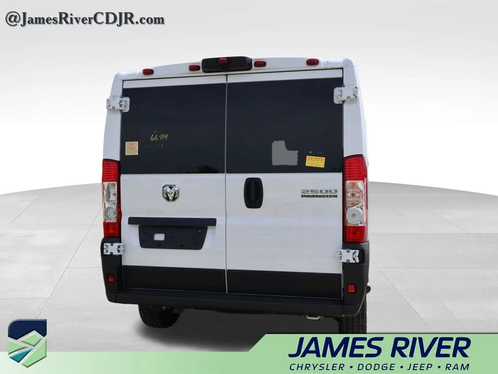 Used 2025 White Ram Base image 17