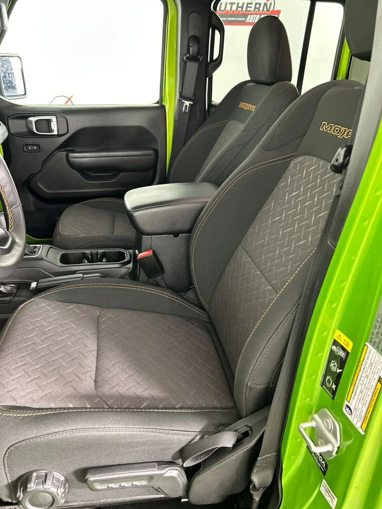 Used 2025 Green Jeep Mojave image 13