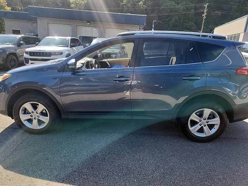 Used 2013 Blue Toyota XLE image 4