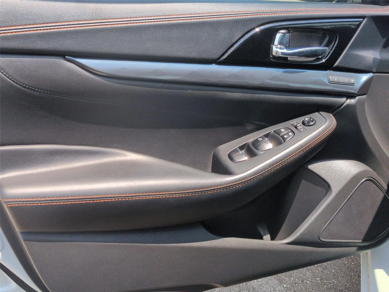 Used 2023  NISSAN SR image 15