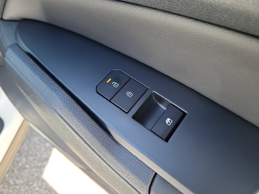 New 2026 Glacial White Pearl Kia EX image 11