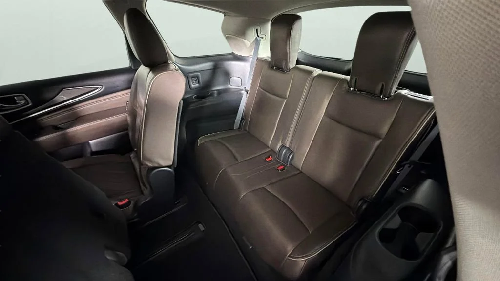 Used 2019 White INFINITI LUXE image 29