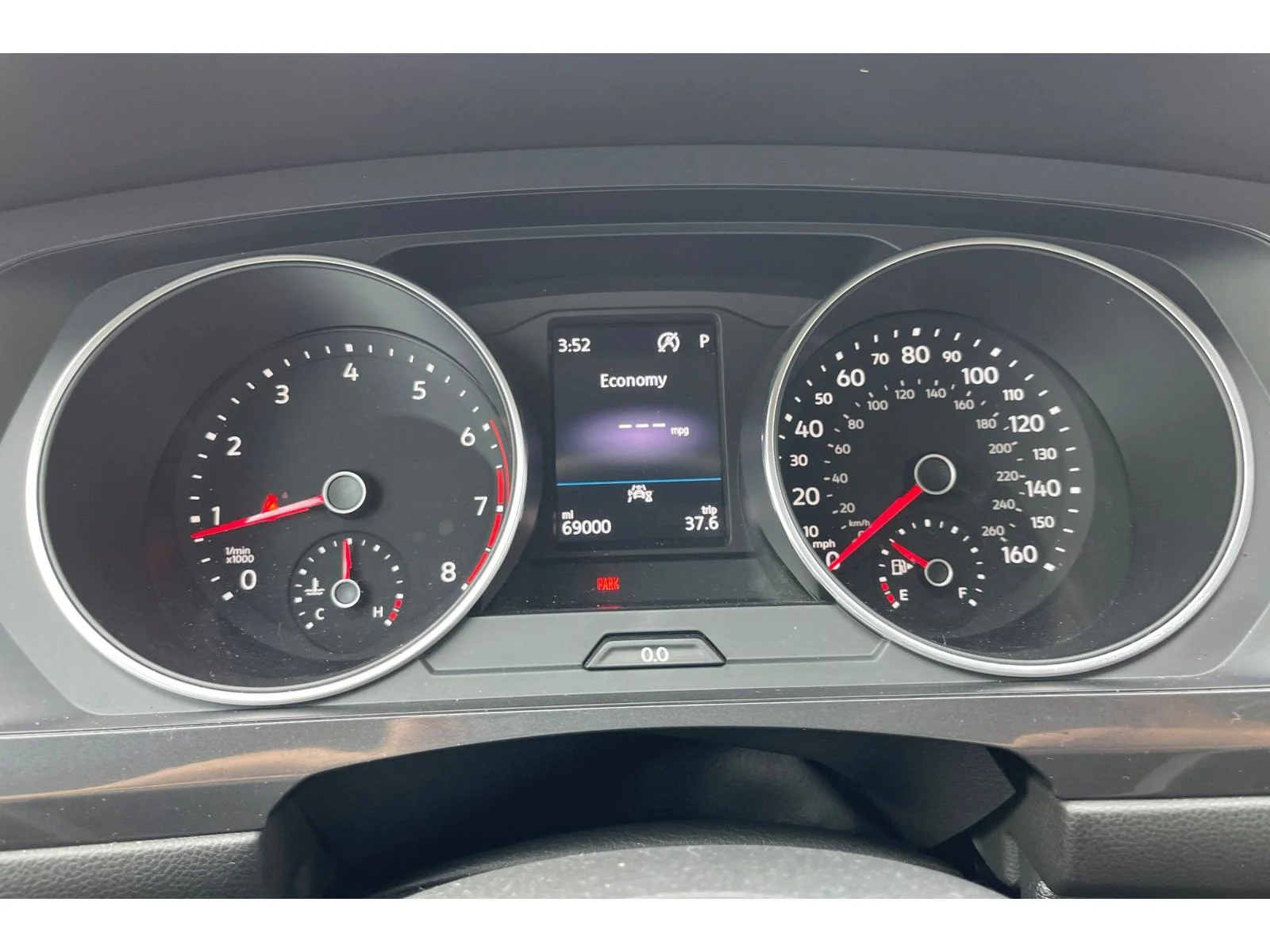 Used 2020 Platinum Gray Metallic Volkswagen SE image 37