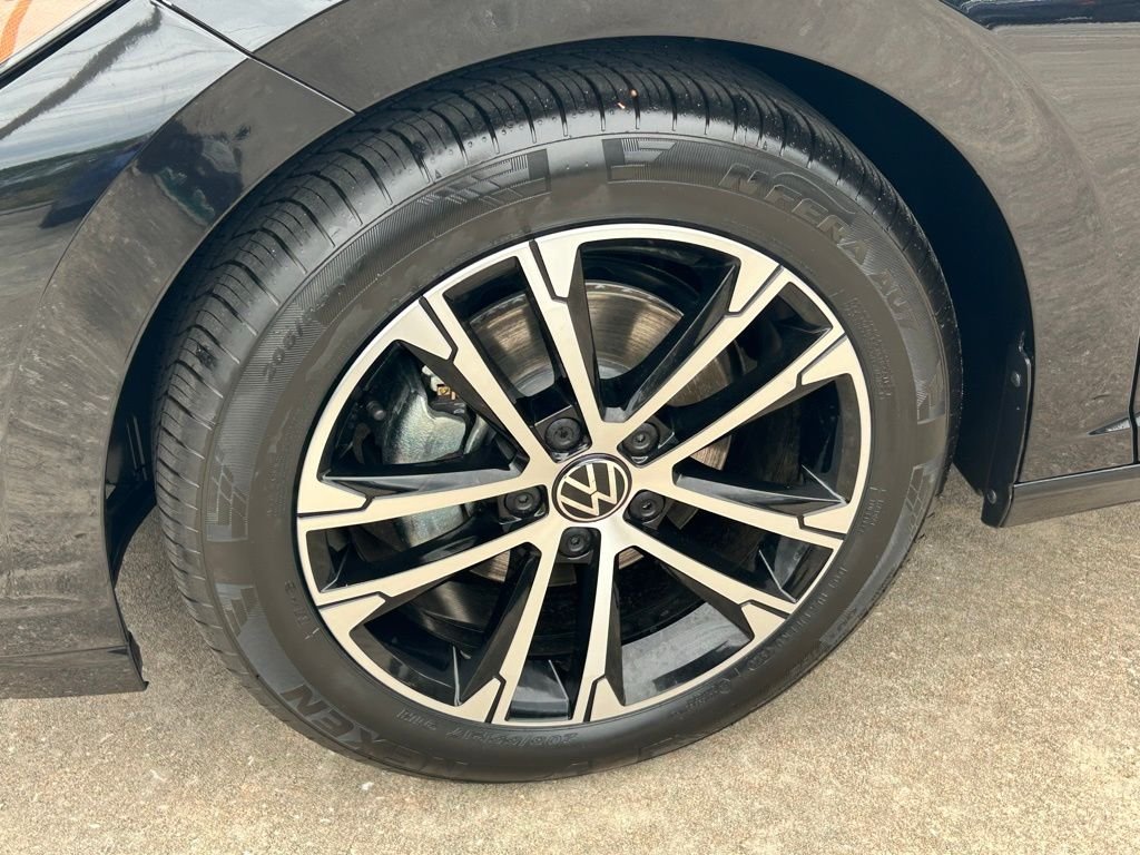 New 2026 Black Volkswagen 1.5T Sport image 8