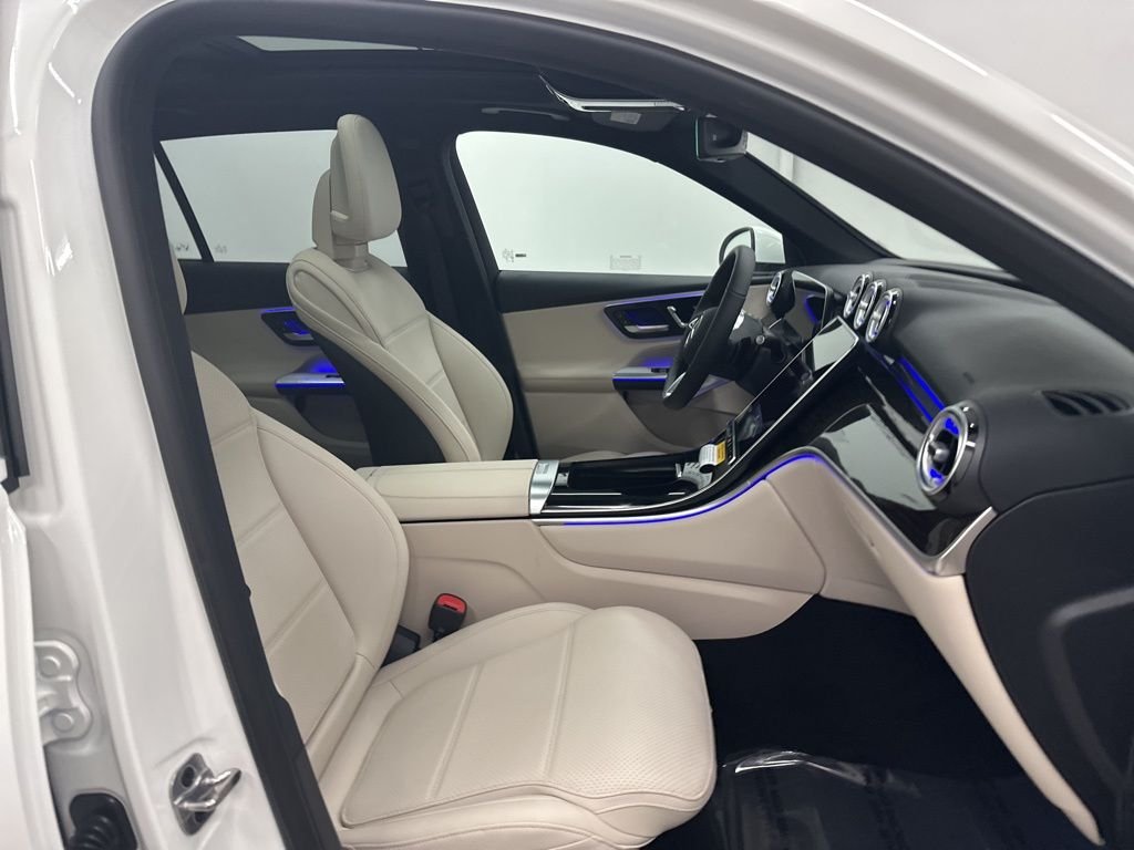 New 2026 Polar White Mercedes-Benz GLC 300 image 29