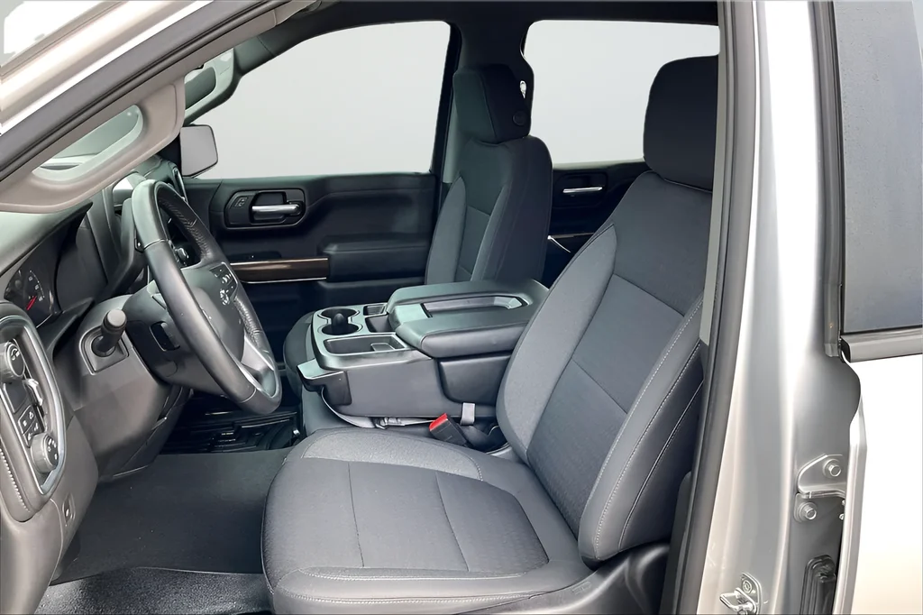 Used 2022 Silver Chevrolet RST image 17