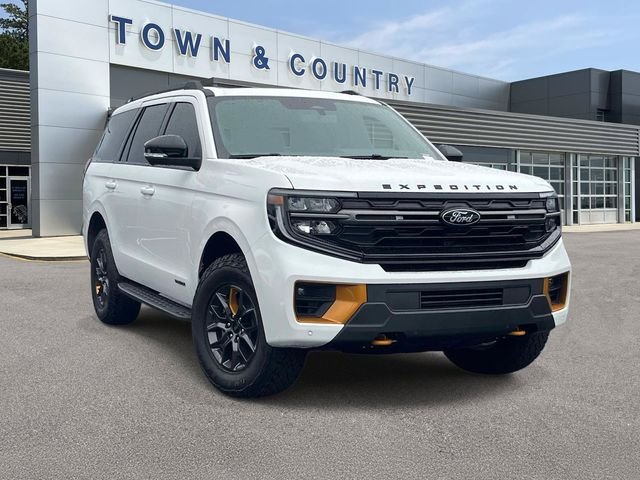 New 2025 Star White Metallic Tri-Coat Ford Tremor image 1