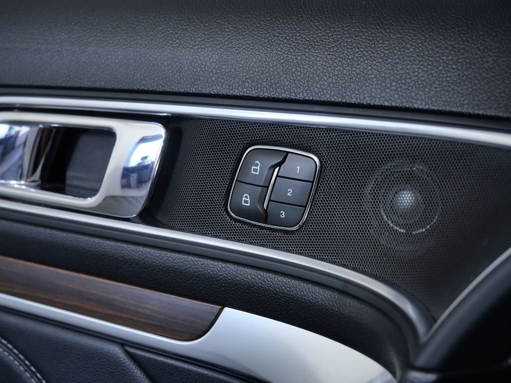 Used 2018 White Ford Limited image 22