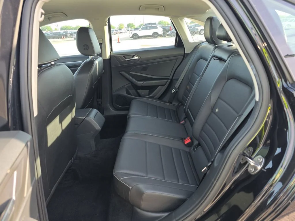 Used 2024 Black Volkswagen 1.5T SE image 5