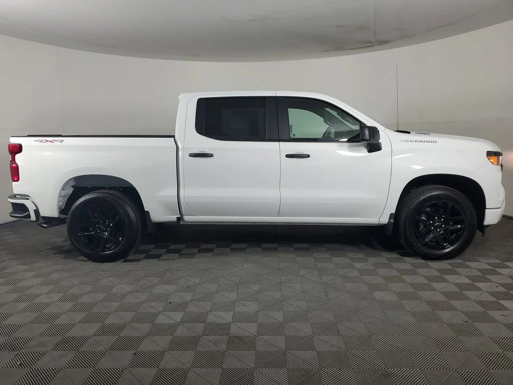 New 2026 Summit White Chevrolet Custom image 3