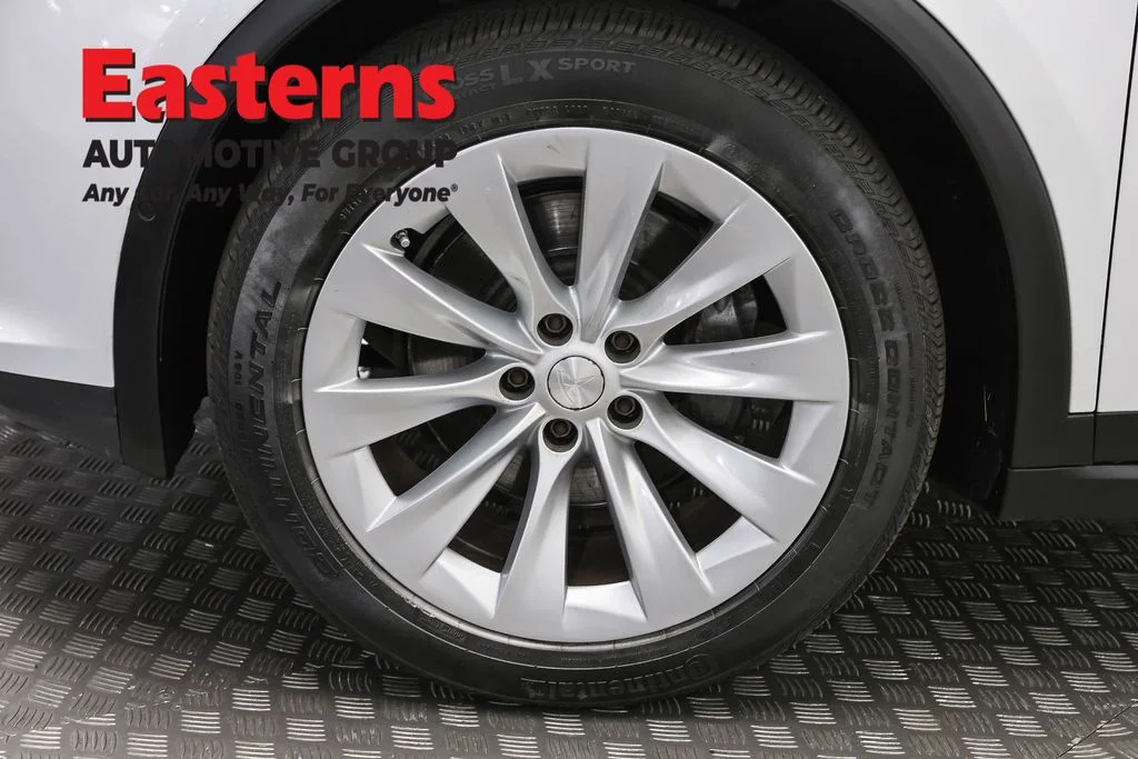 Used 2018 White Tesla 75D image 26