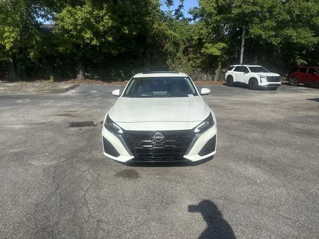 Used 2025 White Nissan 2.5 SL image 2