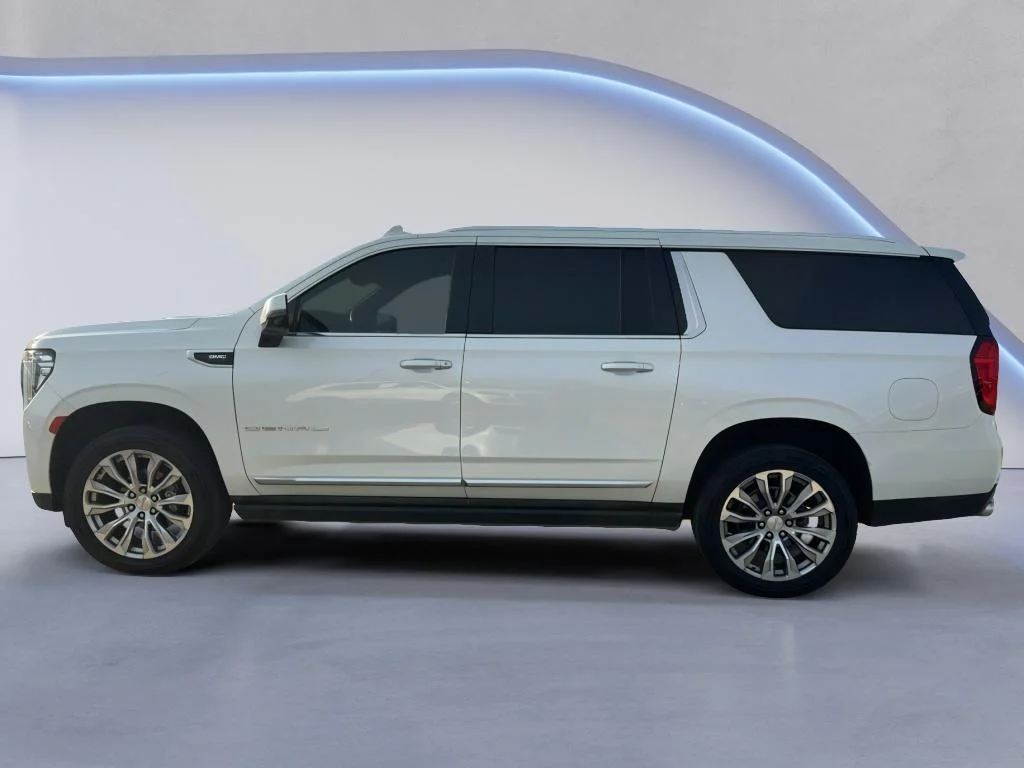 Used 2021 White Frost Tricoat GMC Denali image 9