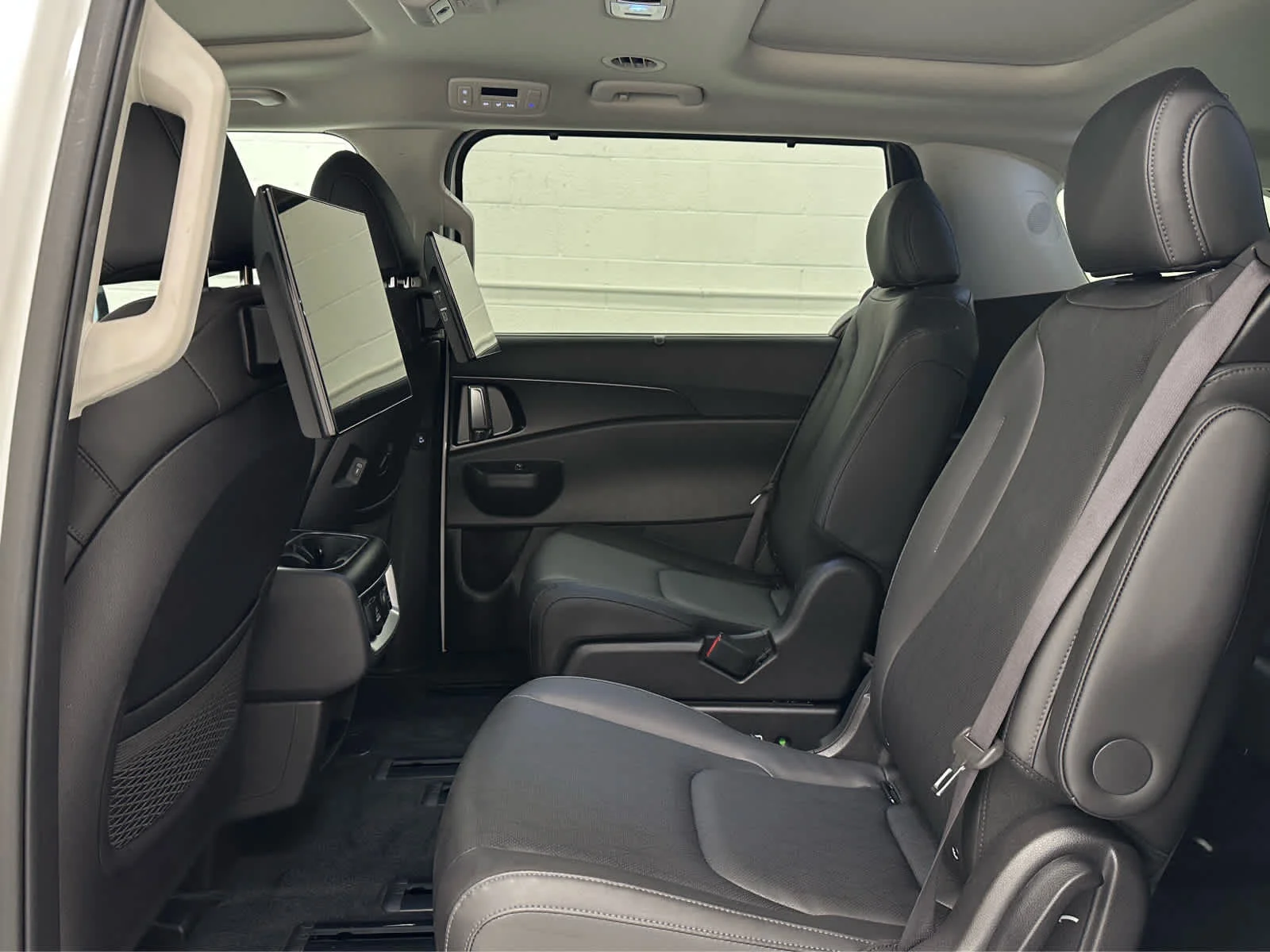 Used 2025 Snow White Pearl Kia SX image 15