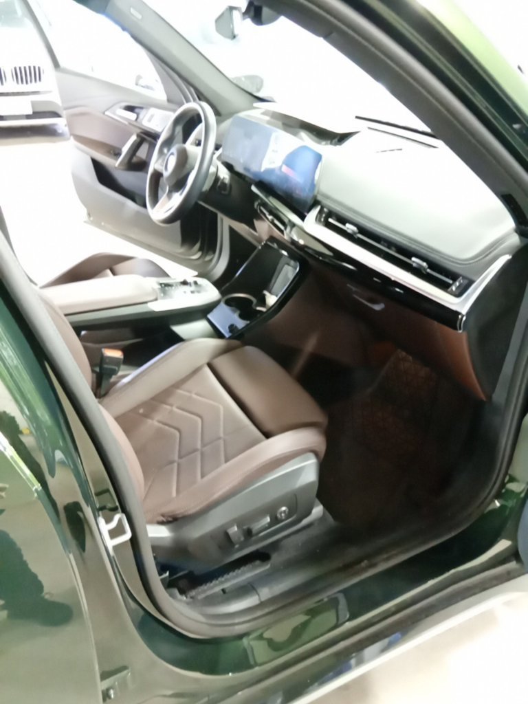 Used 2025 Blue Bay Lagoon Metallic BMW xDrive28i image 13