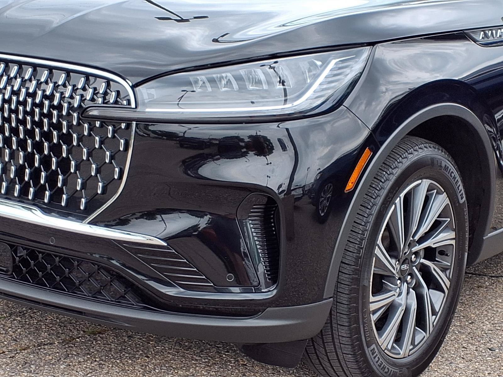 Used 2025 Infinite Black Metallic Lincoln Premiere image 28