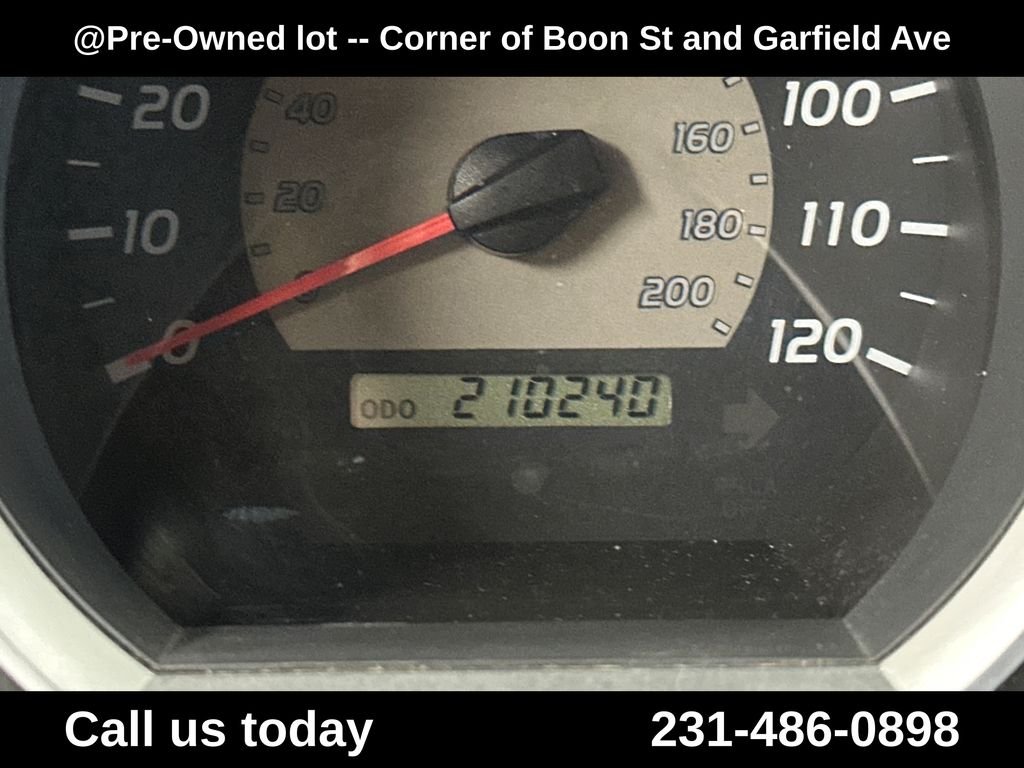 Used 2009 Silver Toyota Base image 24