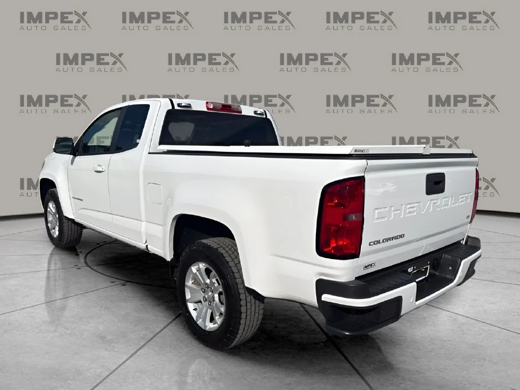 Used 2022 White Chevrolet LT image 3