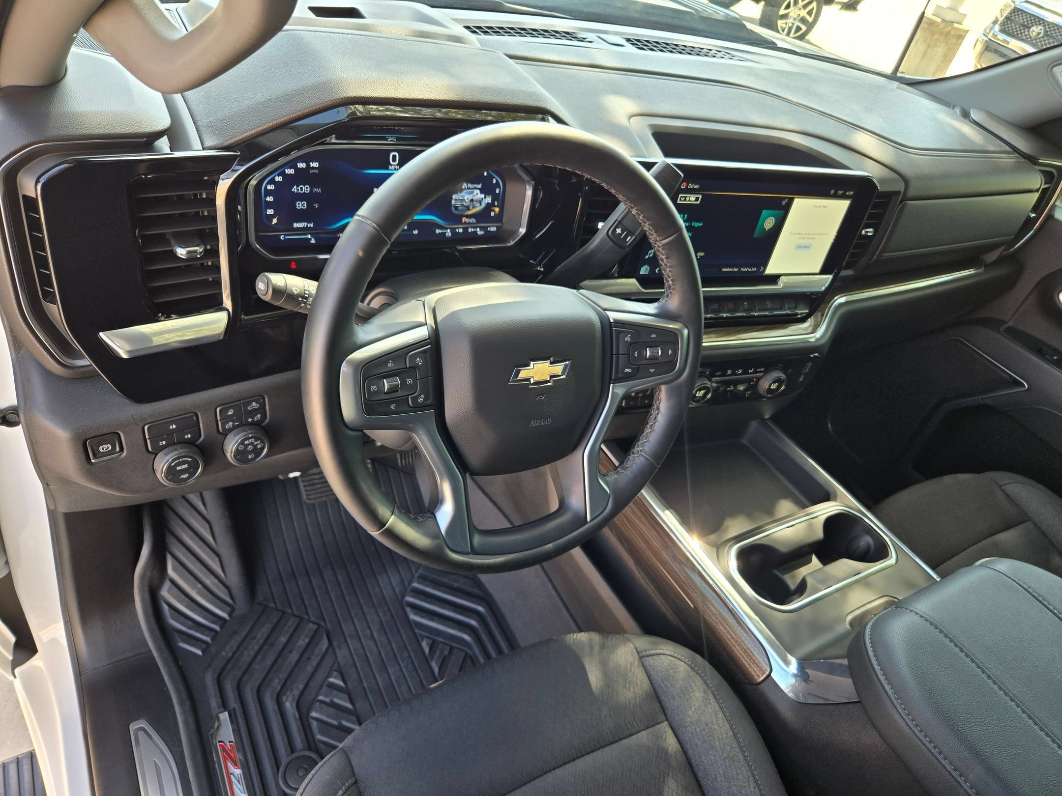 Used 2025 Summit White Chevrolet LT image 10