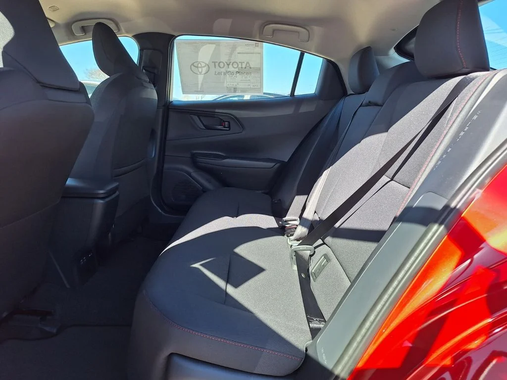 2026 Toyota Prius Plug-in Hybrid SE - Photo 10