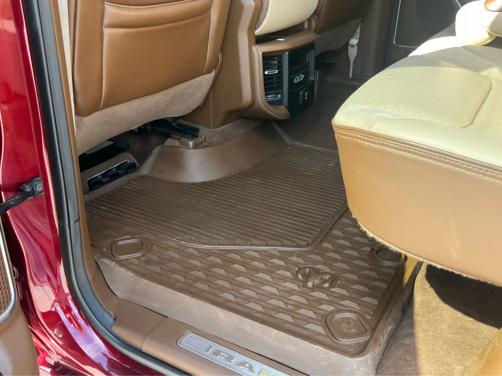 Used 2020  Ram Laramie image 9