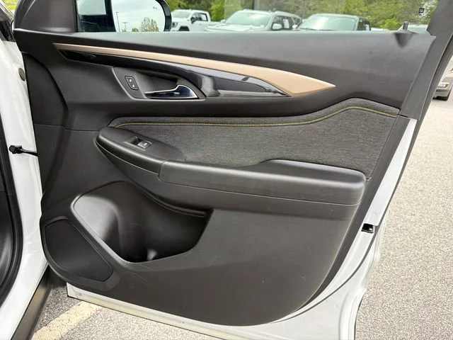 Used 2024 Iridescent Pearl Tricoat Chevrolet ACTIV image 14