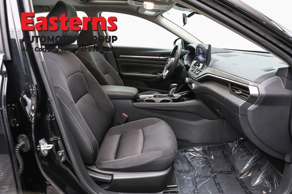 Used 2023 Black Nissan 2.5 SV image 24