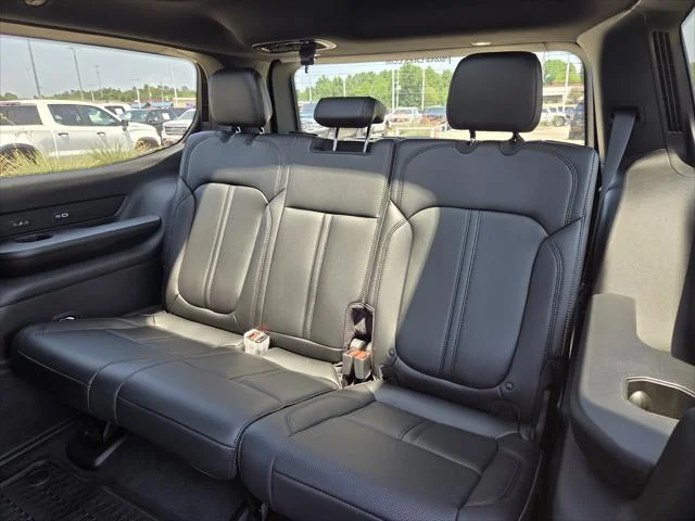 New 2026 Baltic-Gray Metallic Clear-Coat Exterior Paint Jeep Upland image 27