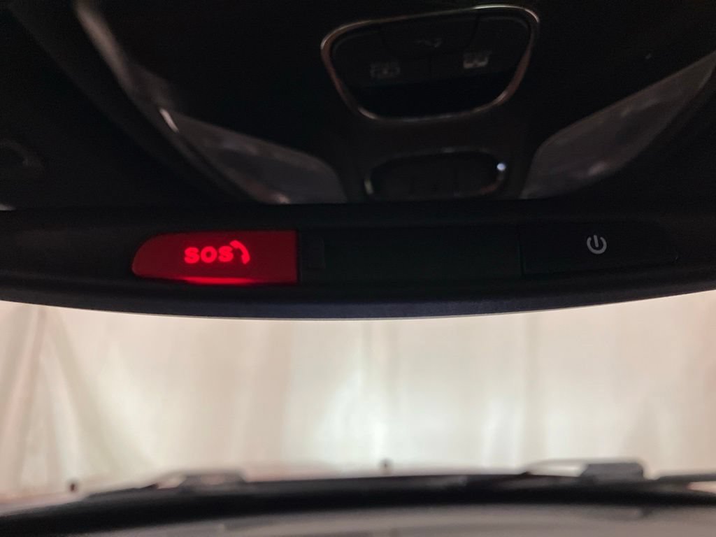 Used 2024 Red Hot Pearlcoat Jeep Limited image 9