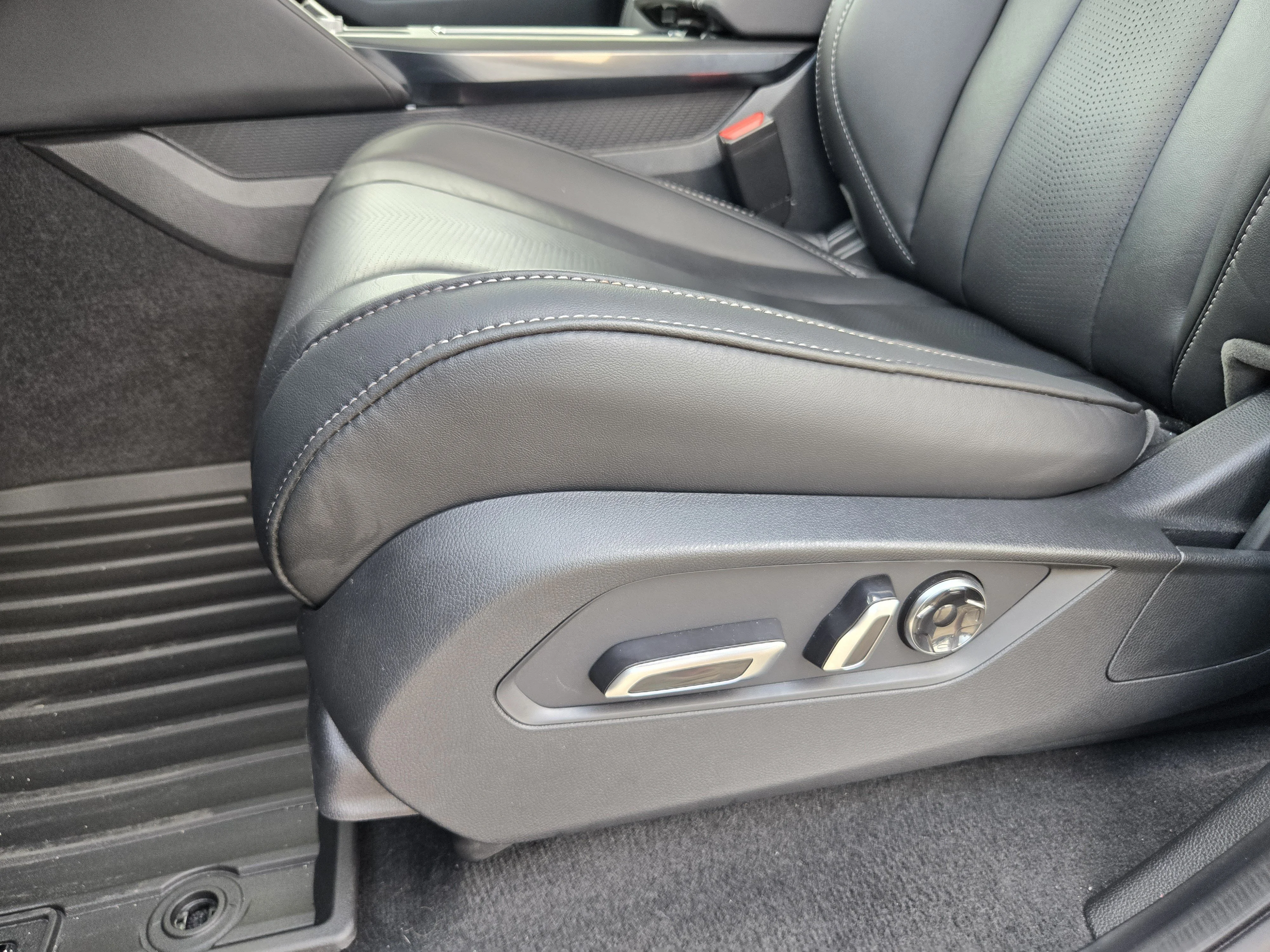 Certified Used 2026 Solar Silver Metallic Acura with Technology Package image 43