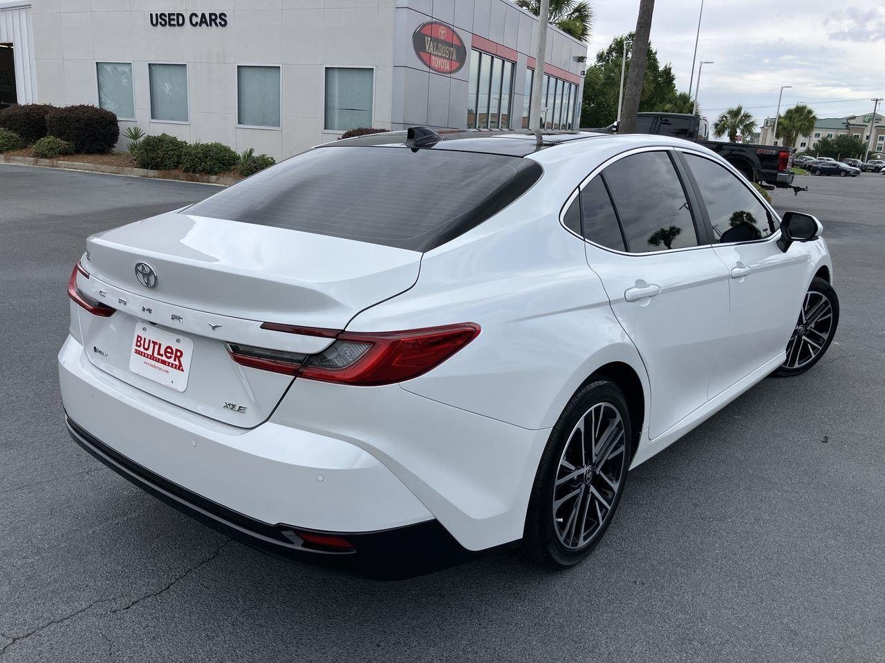 Used 2025 White (Wind Chill Pearl) Toyota XLE image 5