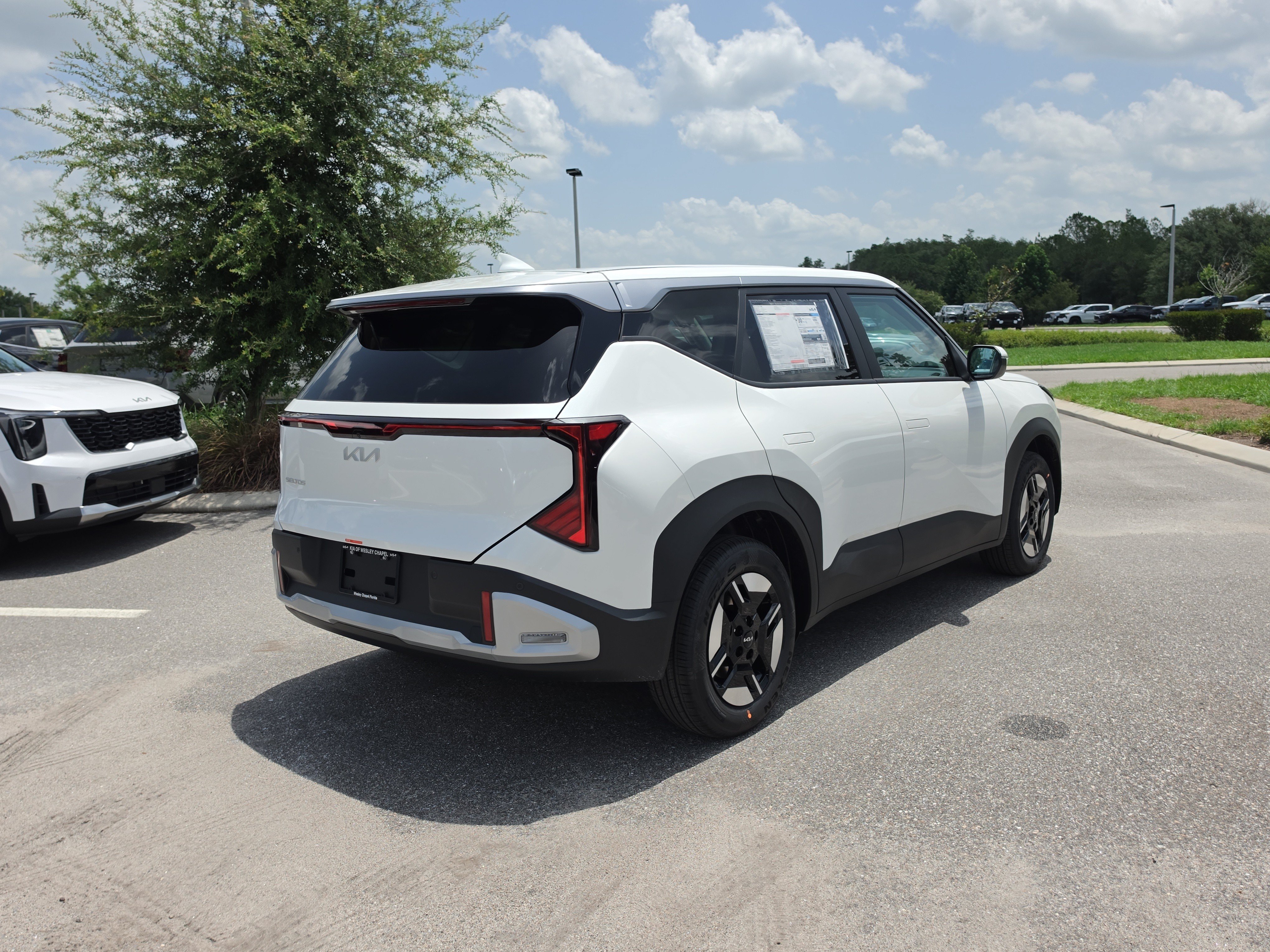 New 2027 Snow White Pearl Kia LX image 8