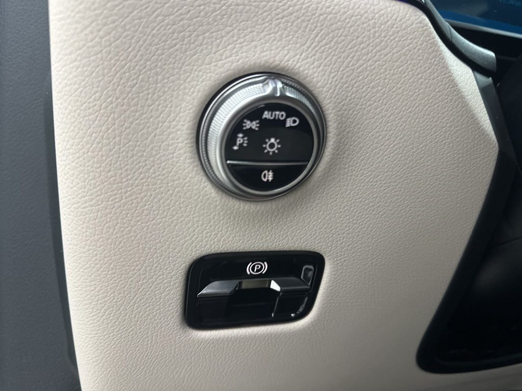 Used 2026 White Mercedes-Benz GLC 300 image 18