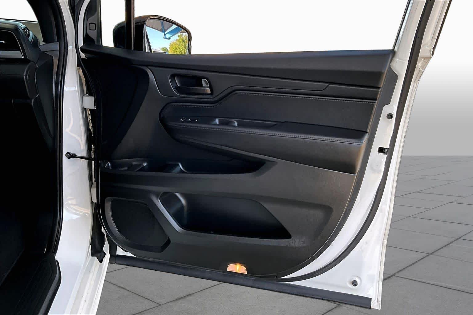 Used 2023 Platinum White Pearl Honda Sport image 23