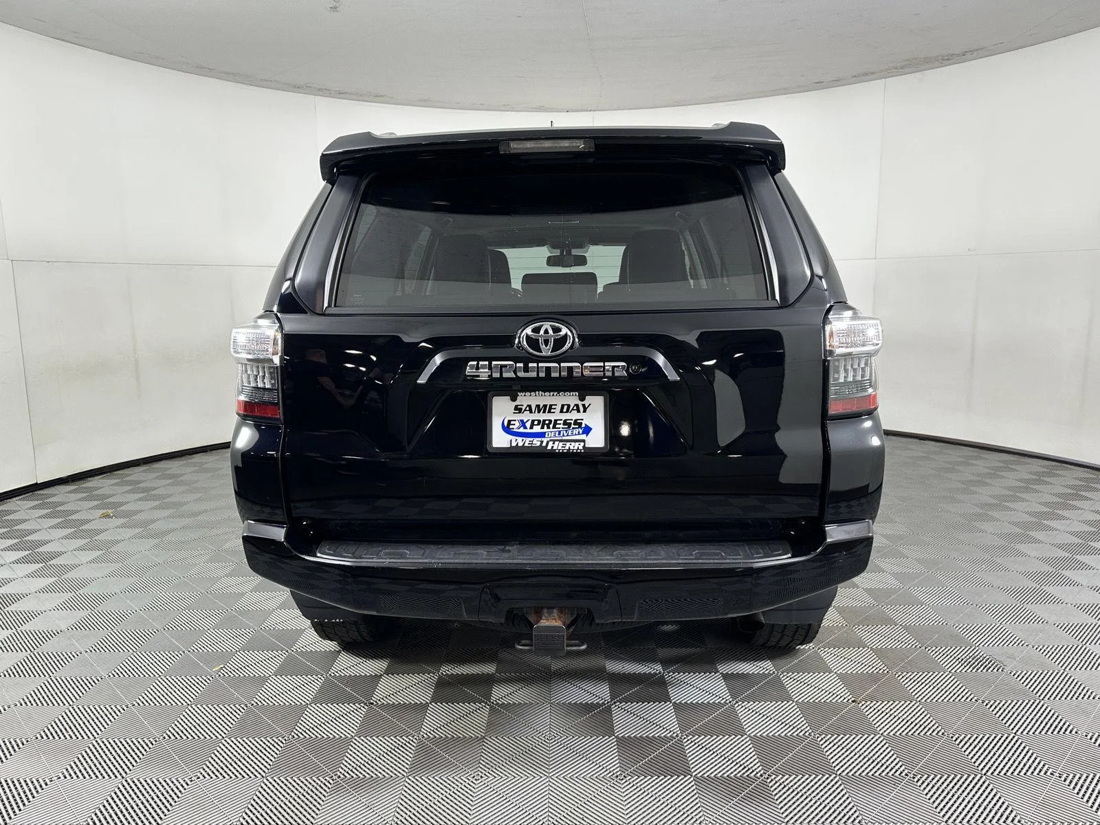 Used 2018 Midnight Black Metallic Toyota SR5 Premium image 14