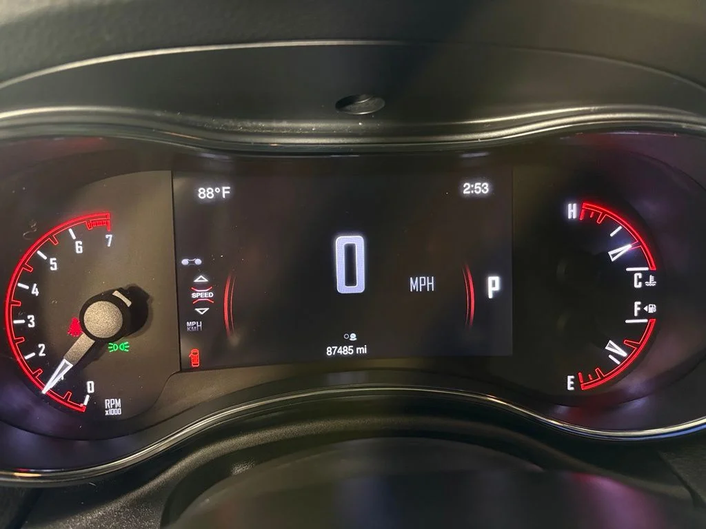 Used 2015 Black Dodge SXT image 23