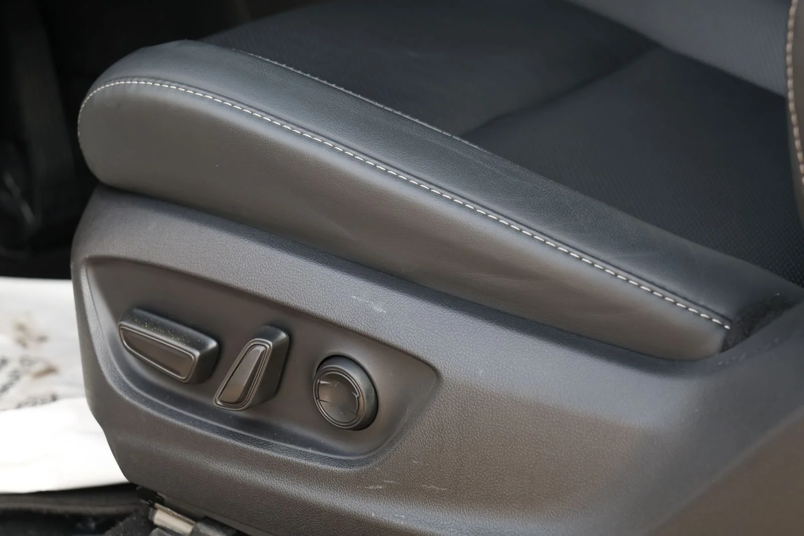 Used 2024  Toyota Limited image 30