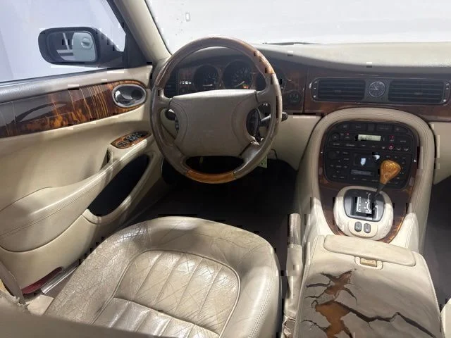 Used 2000 Gold Jaguar Base image 19