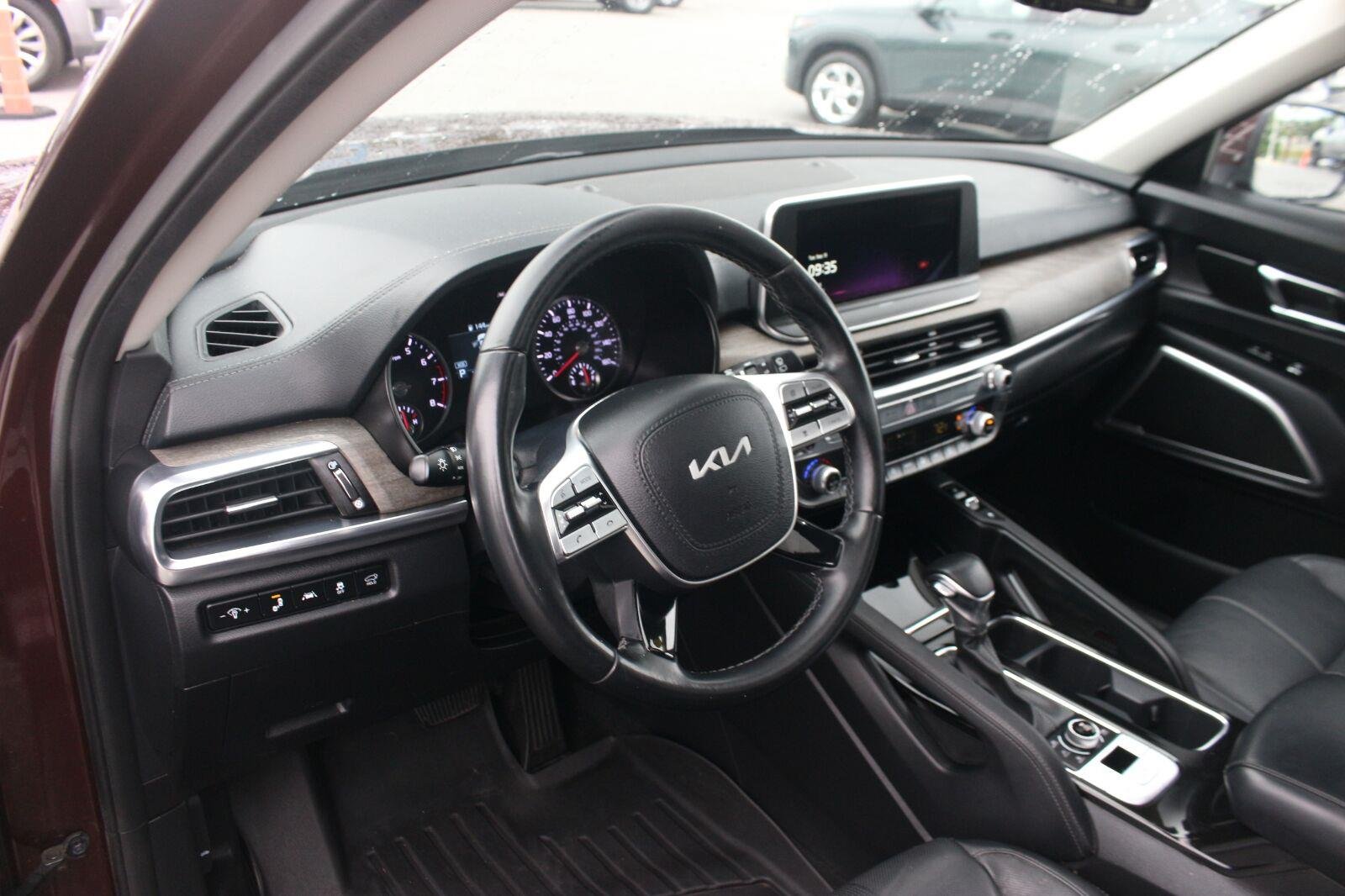 Used 2022 Red Kia EX image 15
