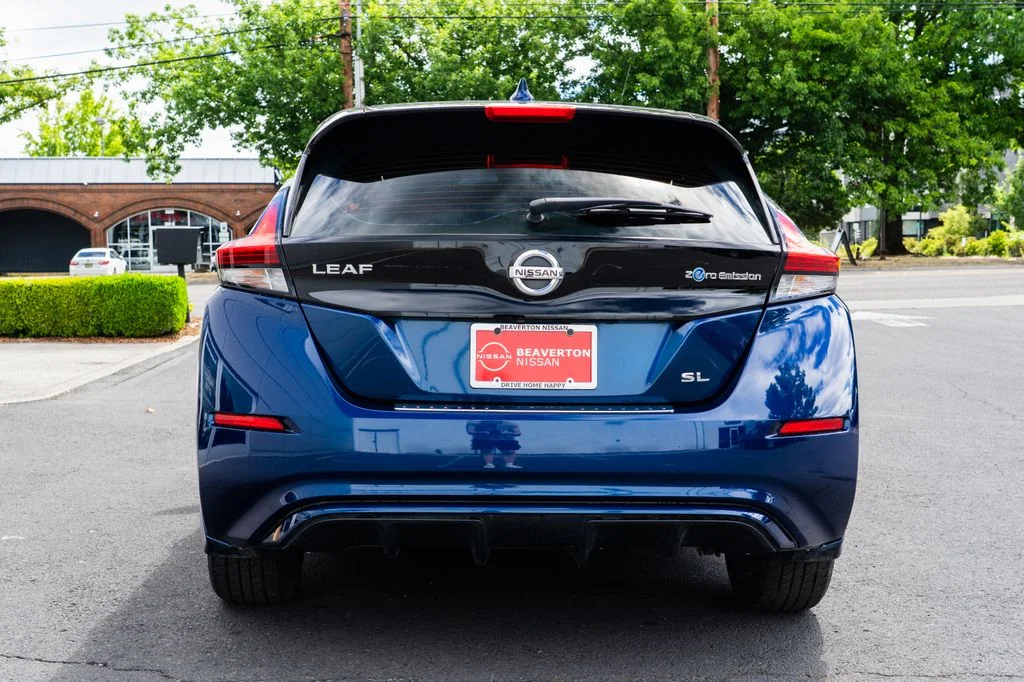 Used 2018 Blue Nissan SL image 5